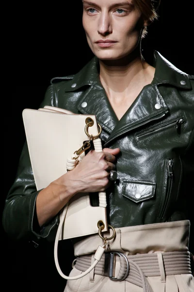 Look 27